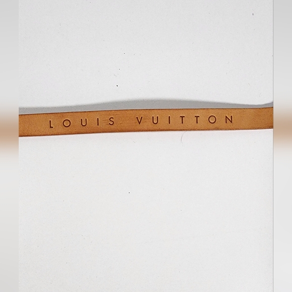 Louis Vuitton Florentine Belt bag (pm) Belt can fit up to 32" waist. Adjustable - Picture 13 of 15